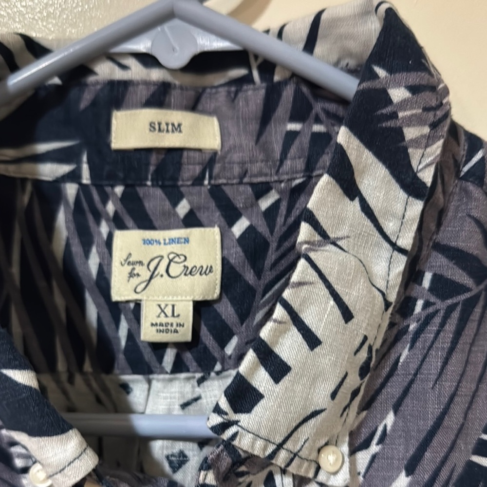J. Crew Men’s Button Down Linen Navy and White Leaf Print Men's Shirt XL - Picture 2 of 9